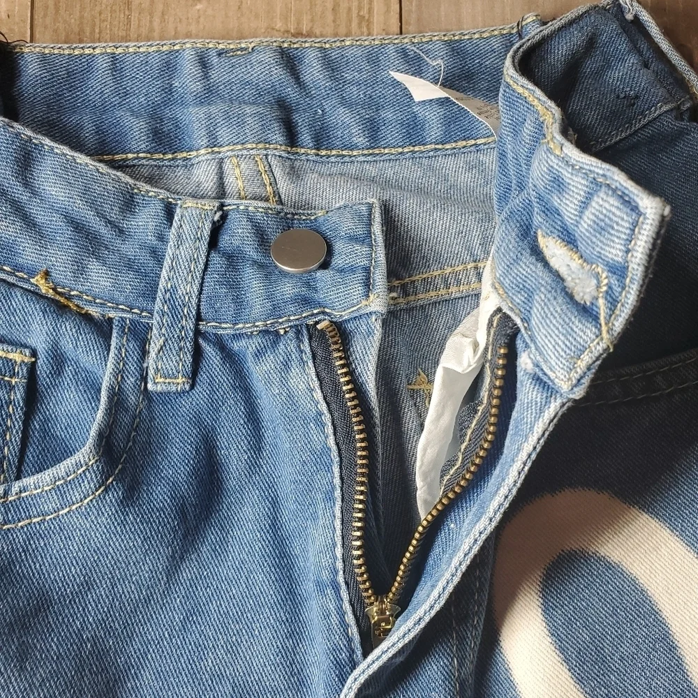 White Heart Graphic Light Wash High-Rise Blue Jeans Girls Size XS EUC
